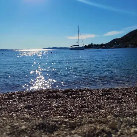 Prázdninový dům Mobile Whit Sea View Lavojesa Drage